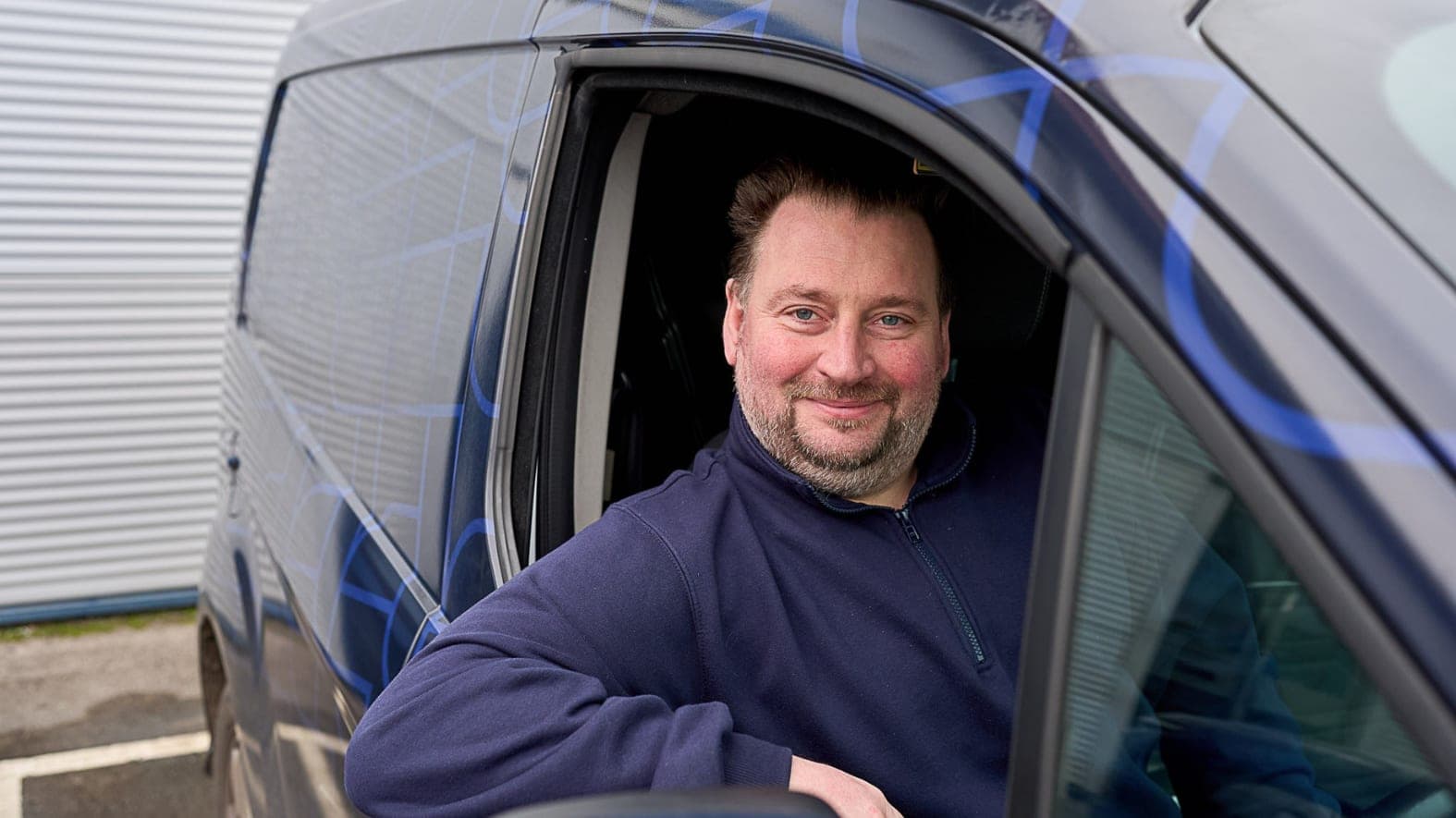 Structured network cabling in a server cabinet